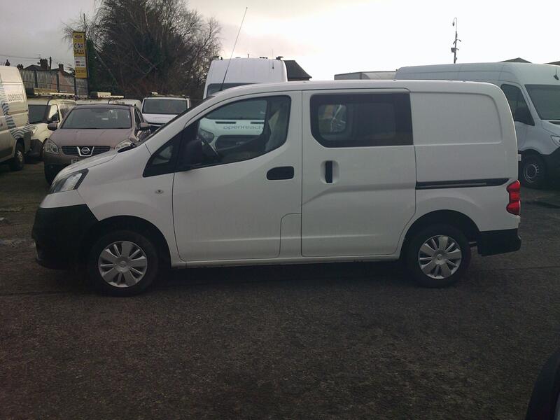 NISSAN NV200