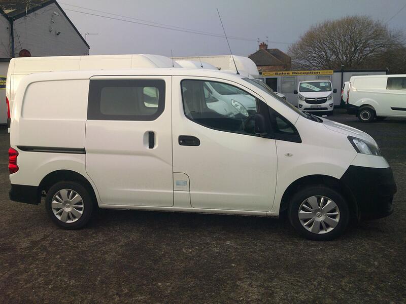 NISSAN NV200