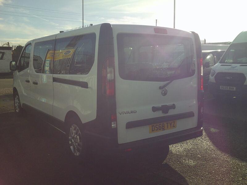 VAUXHALL VIVARO