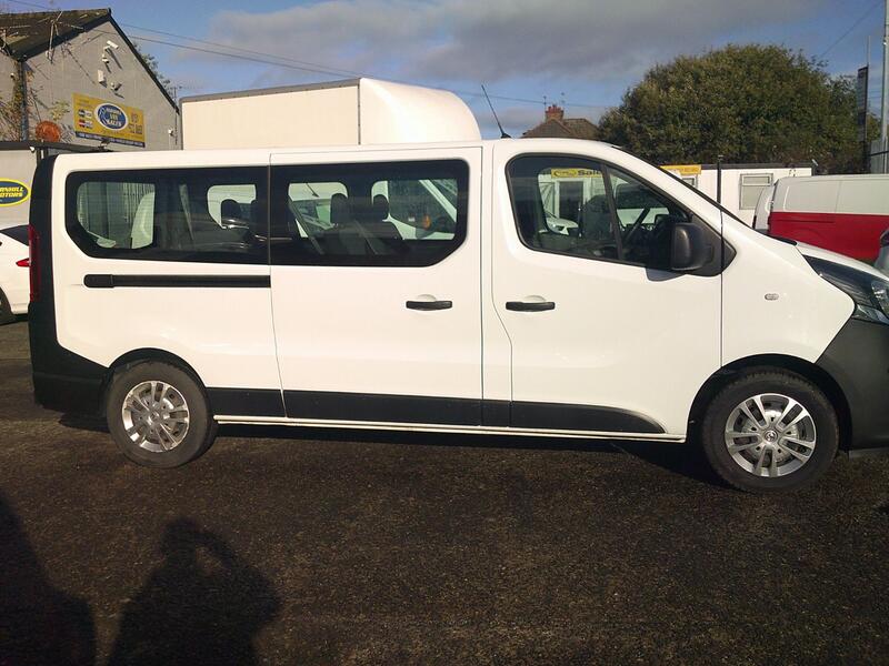VAUXHALL VIVARO