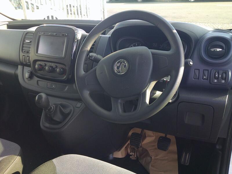 VAUXHALL VIVARO