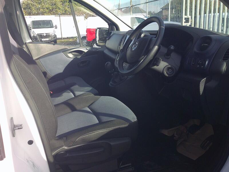 VAUXHALL VIVARO