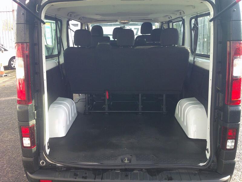 VAUXHALL VIVARO