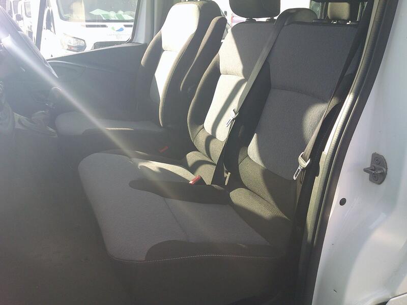VAUXHALL VIVARO