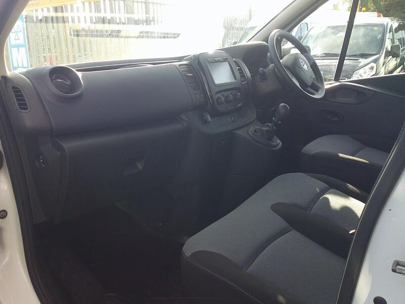 VAUXHALL VIVARO