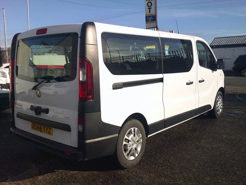 VAUXHALL VIVARO