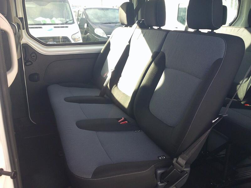 VAUXHALL VIVARO